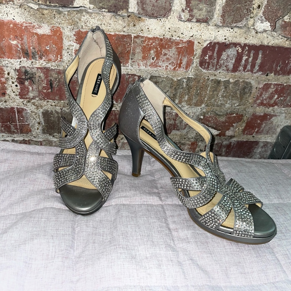 Women’s Silver Dress Shoe Alex Marie Size 8.5